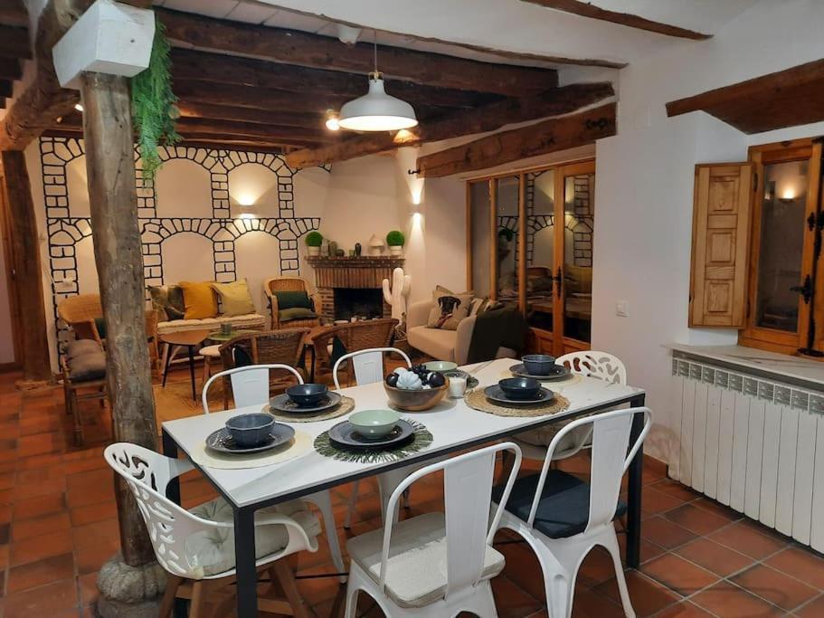 Casa Florentino Casa Centenaria Torre Val De San Pedro ภายนอก รูปภาพ